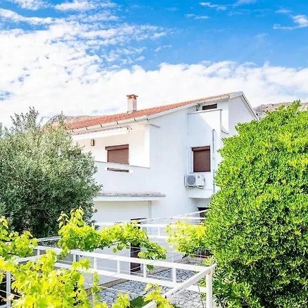 Adora A4 * Baška